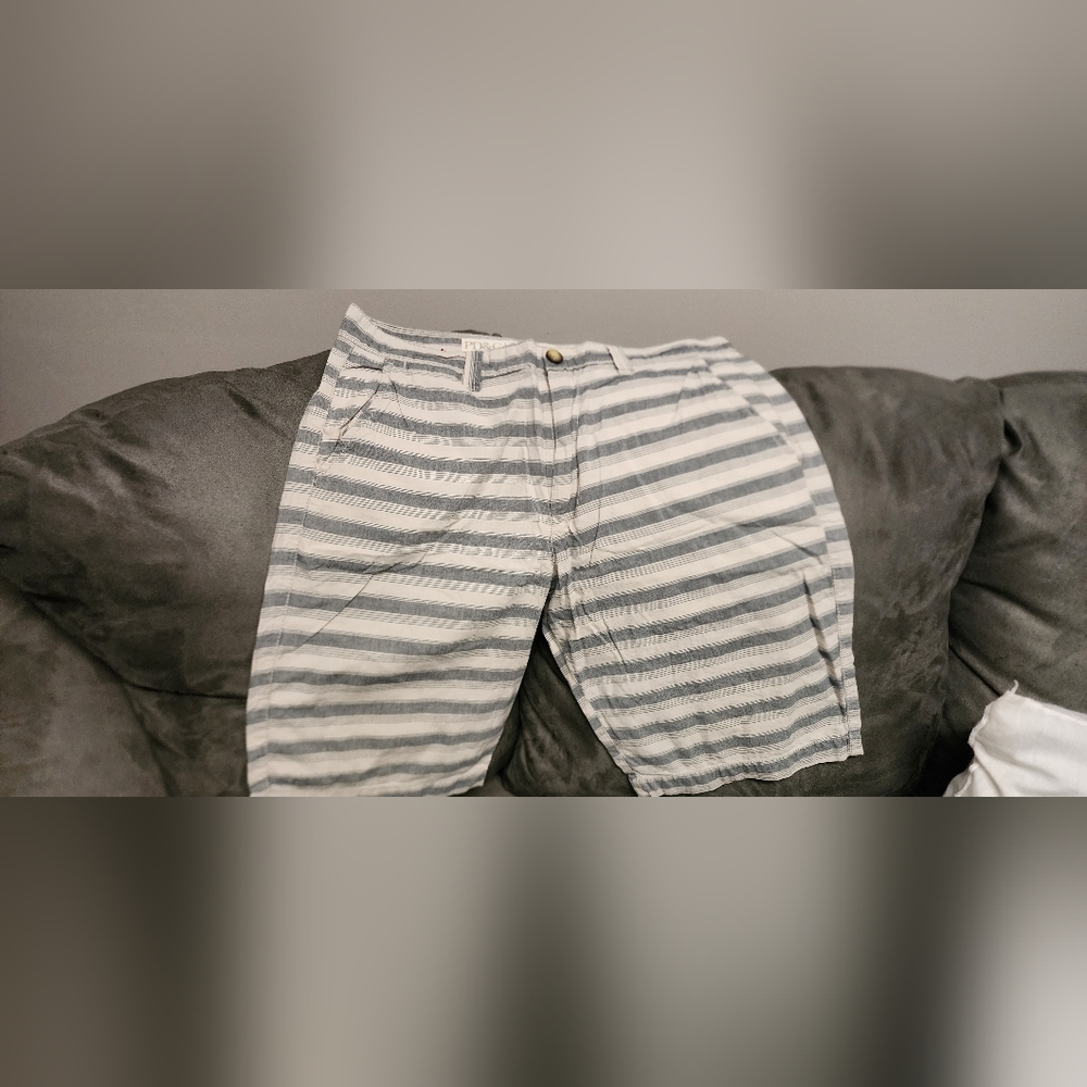 Shorts. PD&C. 34